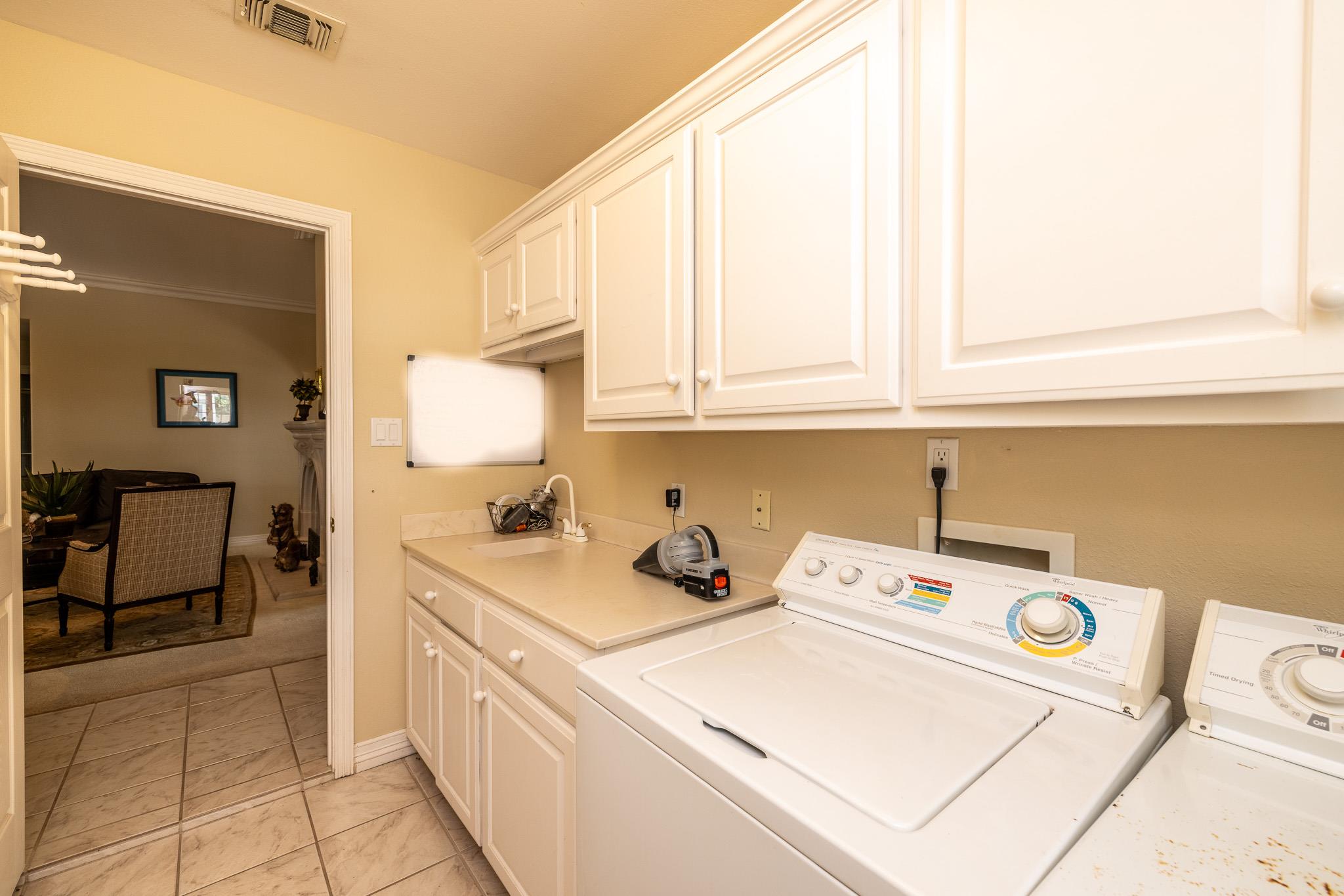 302 Rather St, Gonzales, TX 78629