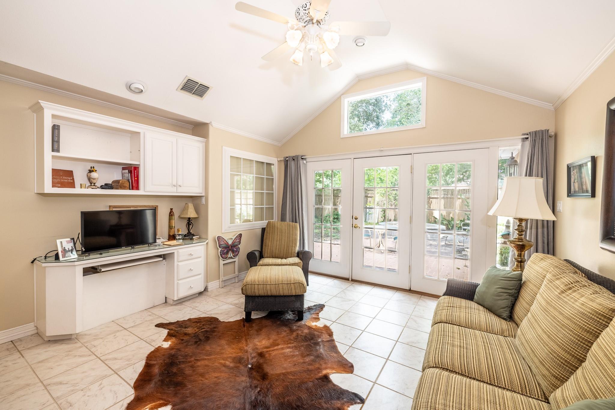302 Rather St, Gonzales, TX 78629
