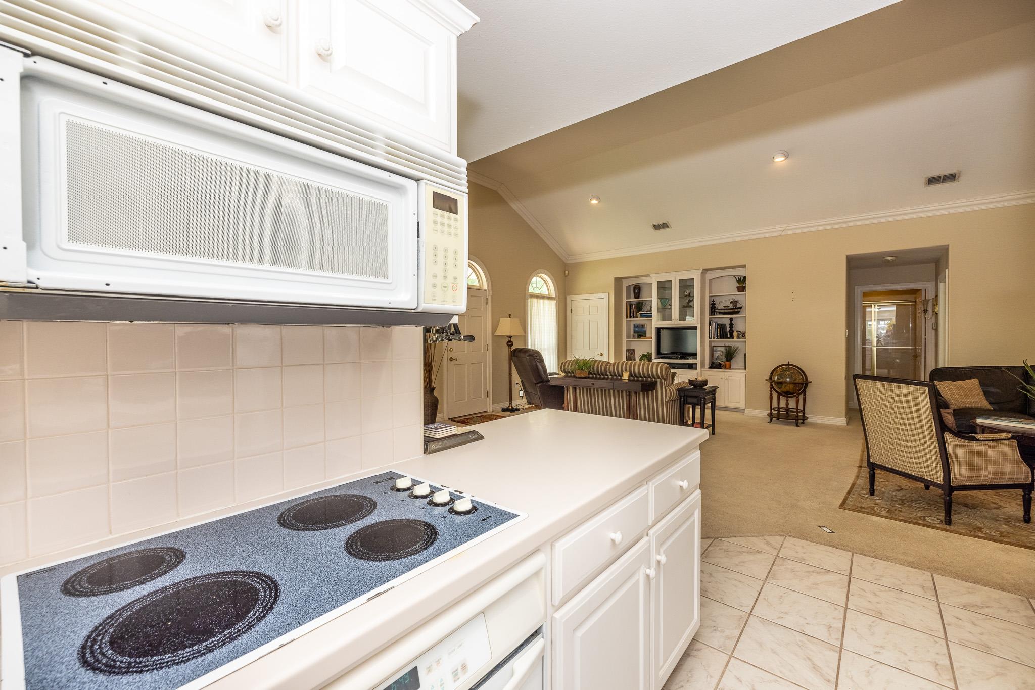 302 Rather St, Gonzales, TX 78629