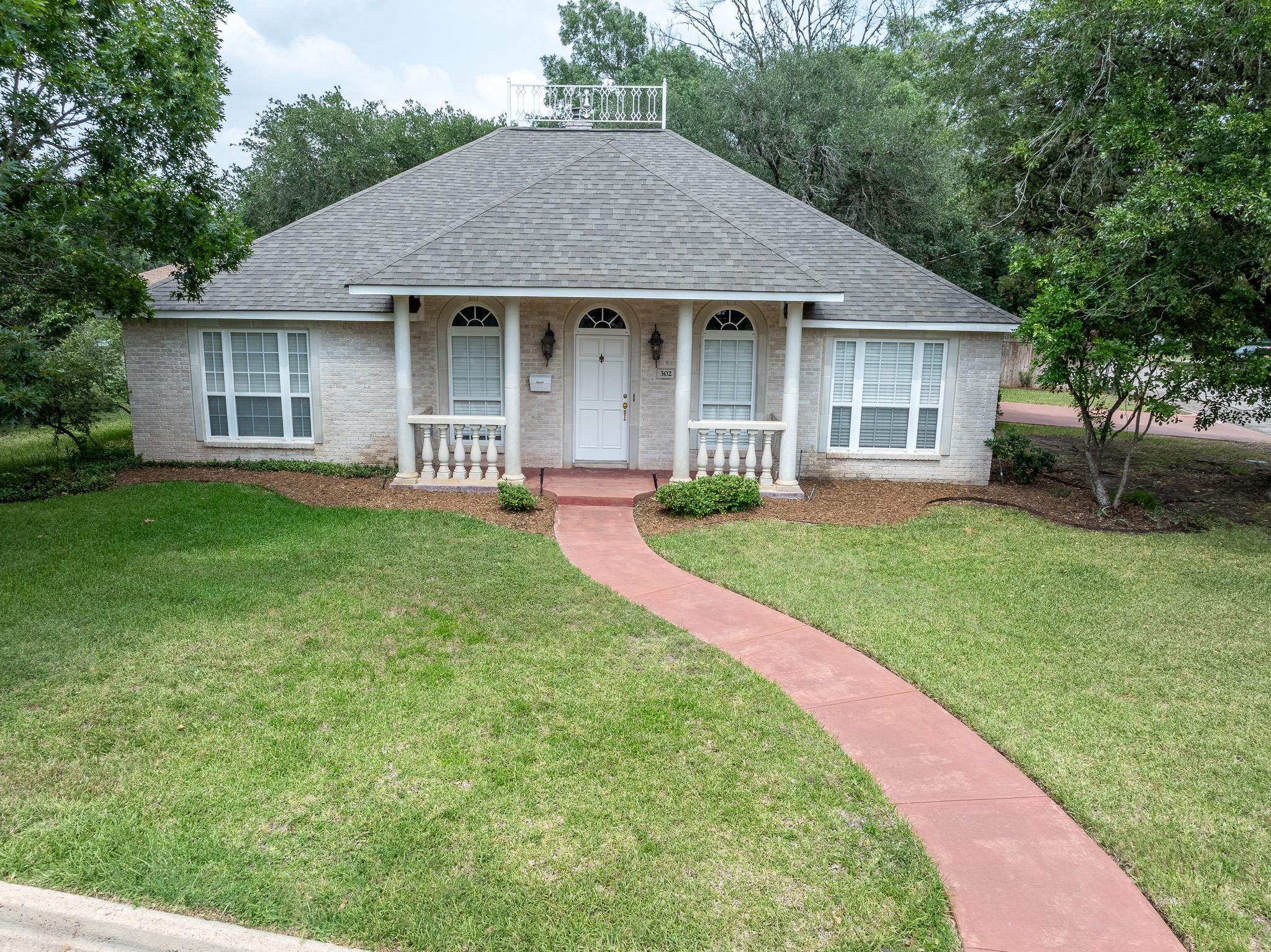 302 Rather St, Gonzales, TX 78629