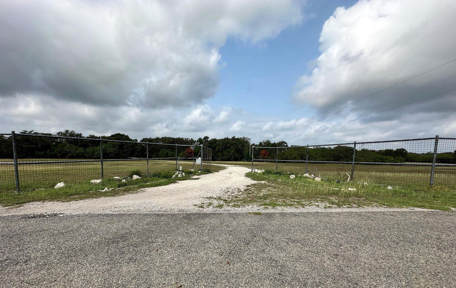 305 CR 305, Beeville, TX 78102