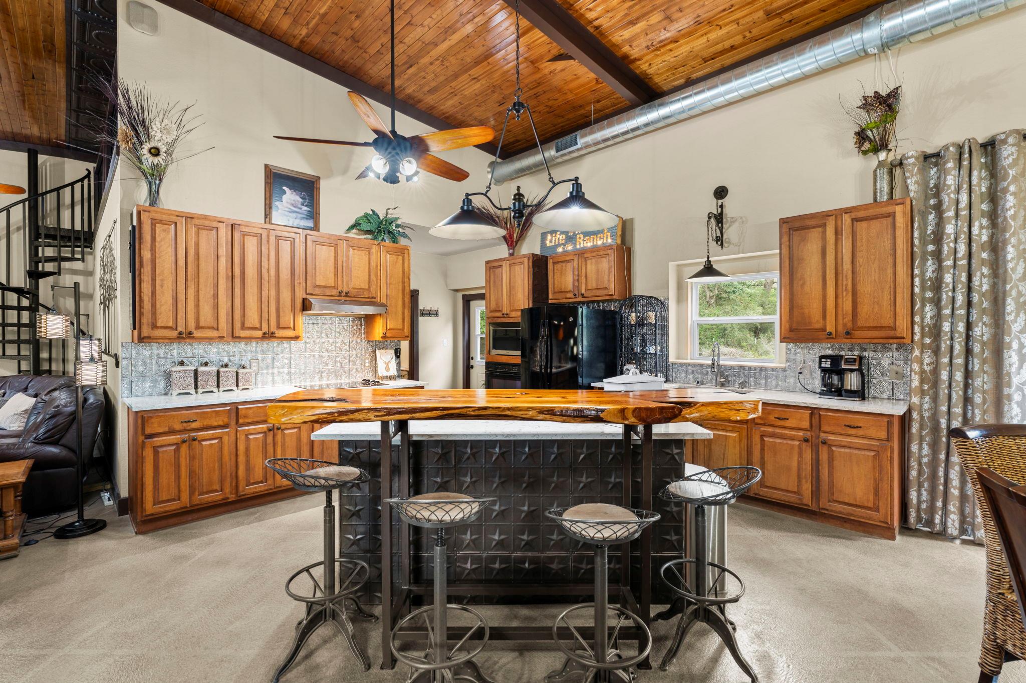 966 County Road 439 Rd, Stockdale, TX 78160