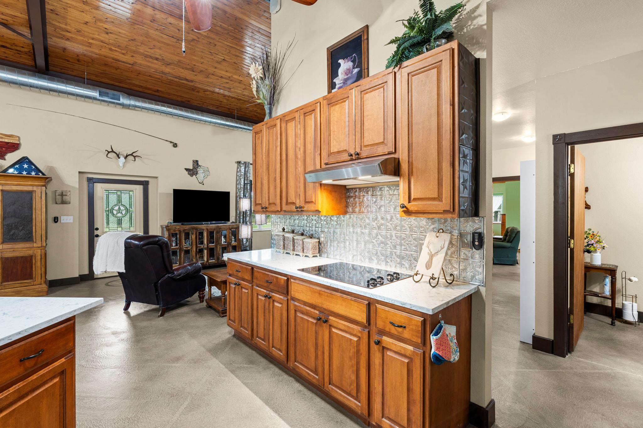 966 County Road 439 Rd, Stockdale, TX 78160