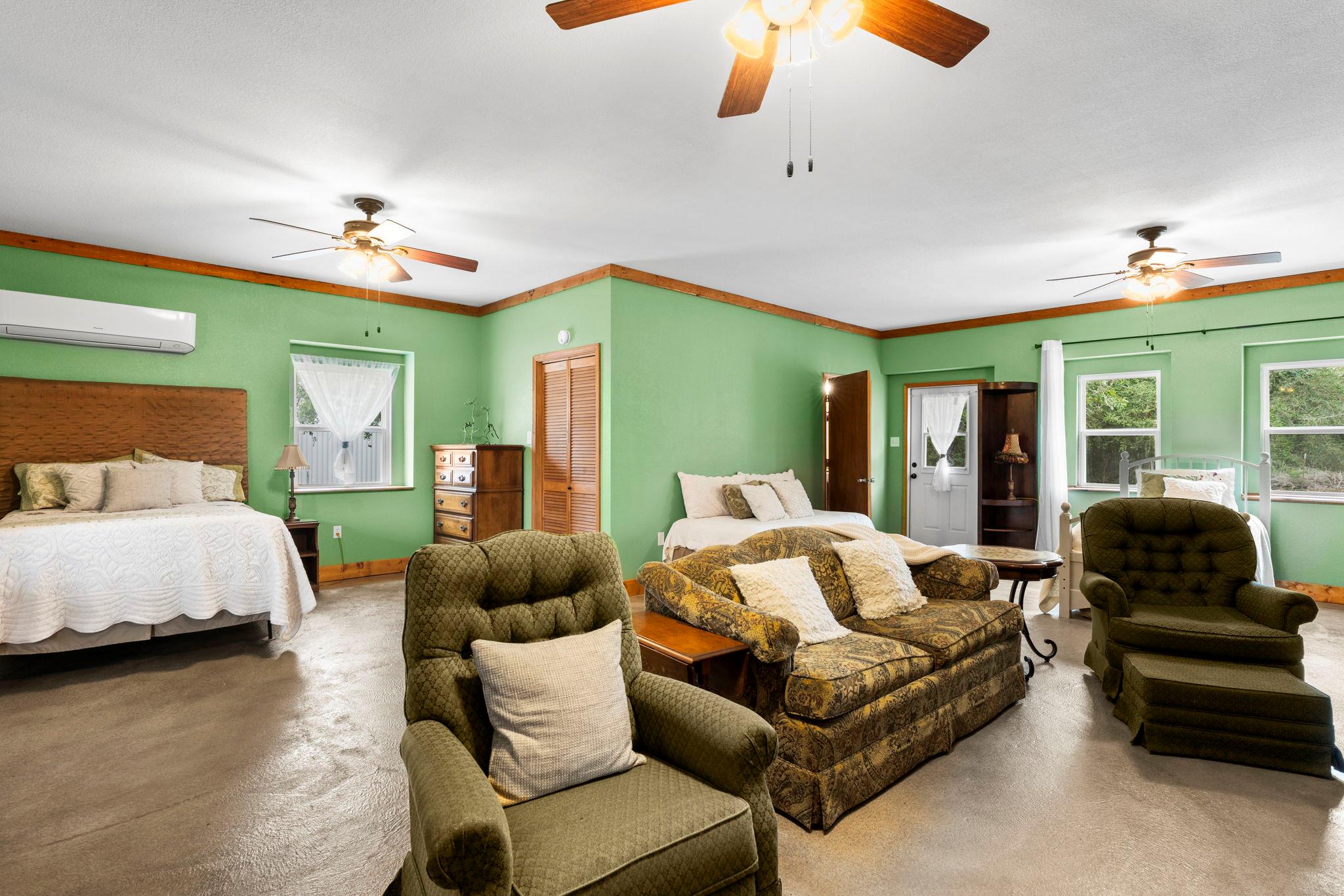 966 County Road 439 Rd, Stockdale, TX 78160