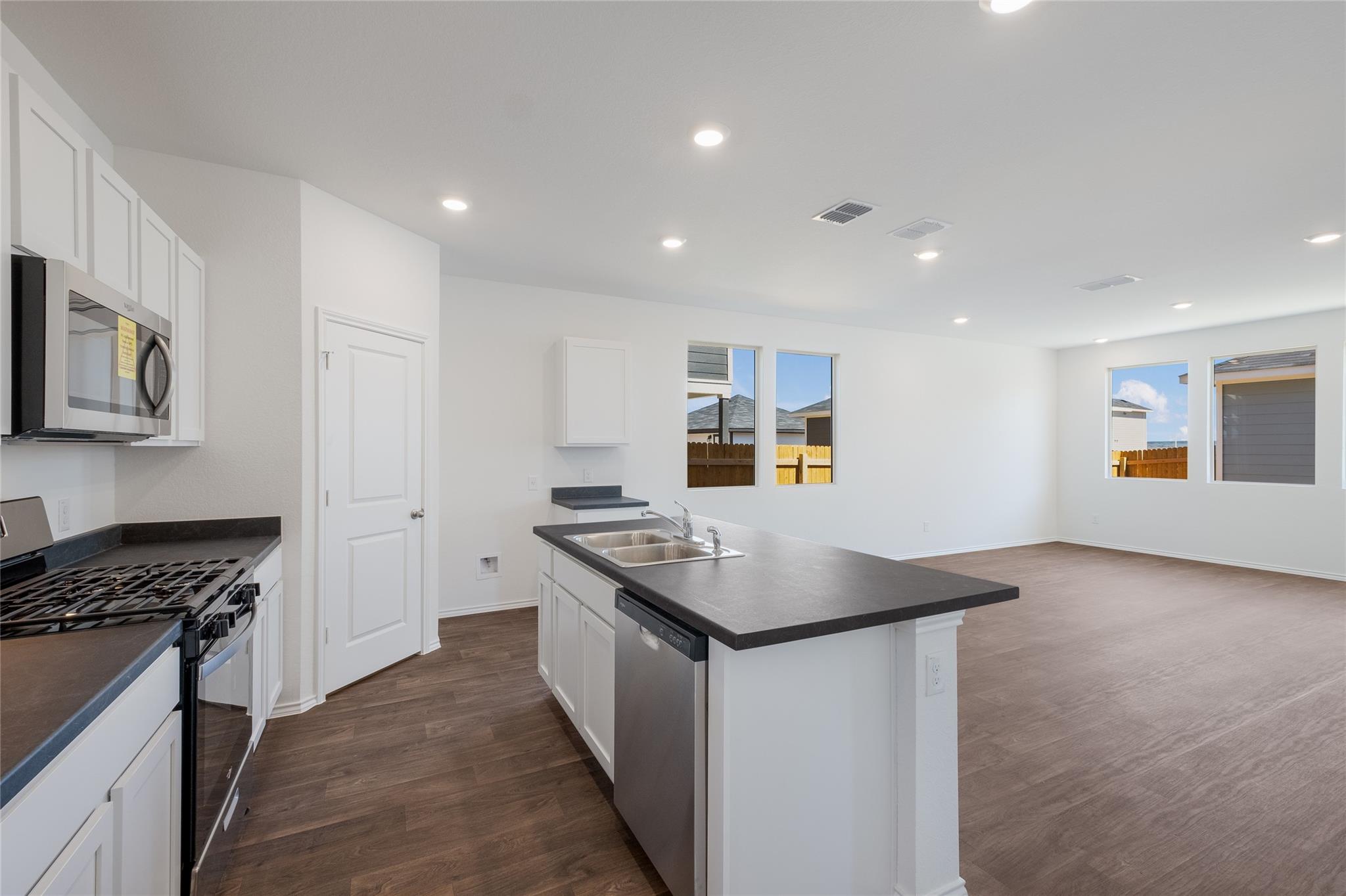 301 El Siebo Ln, Bastrop, TX 78602