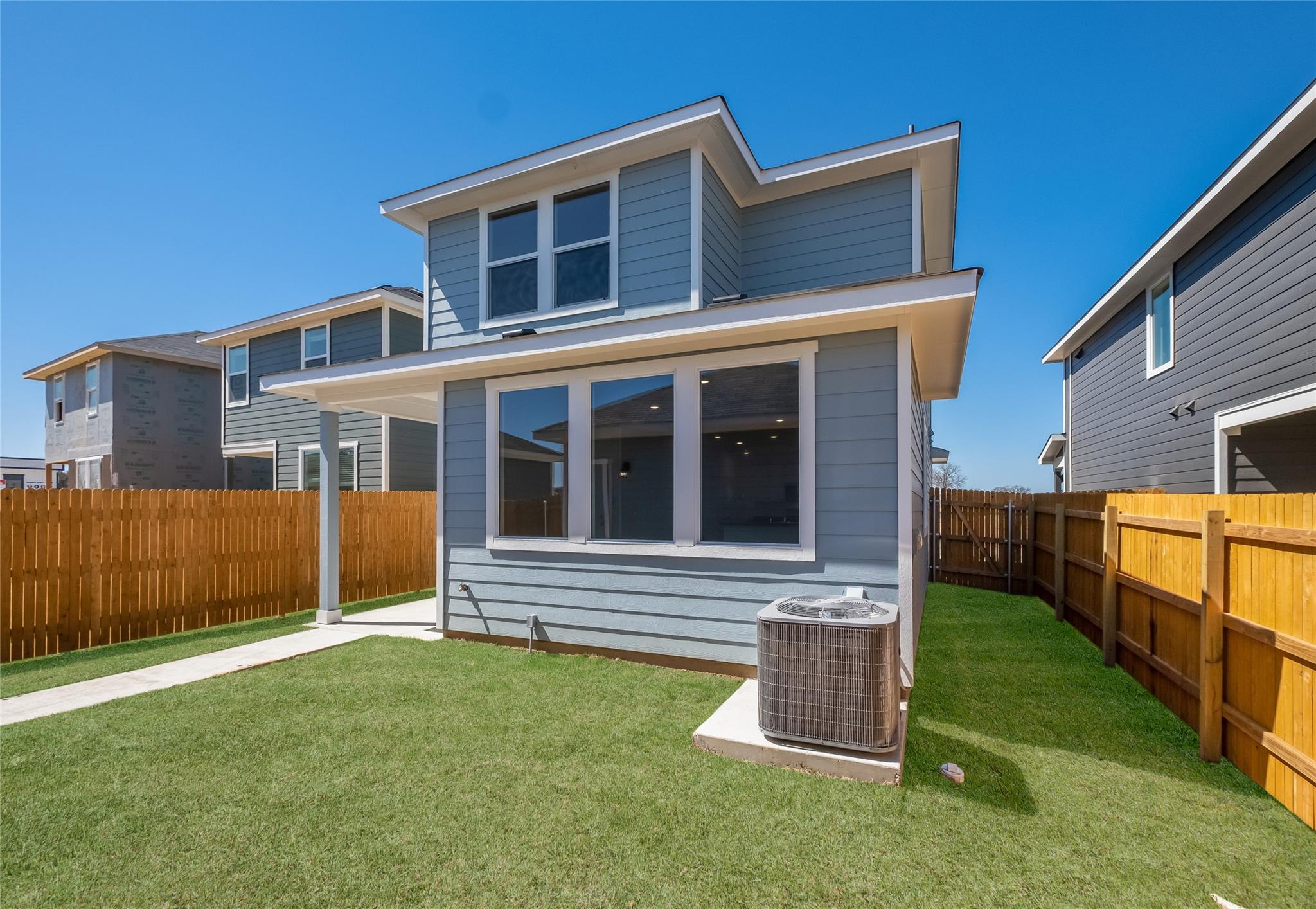301 El Siebo Ln, Bastrop, TX 78602