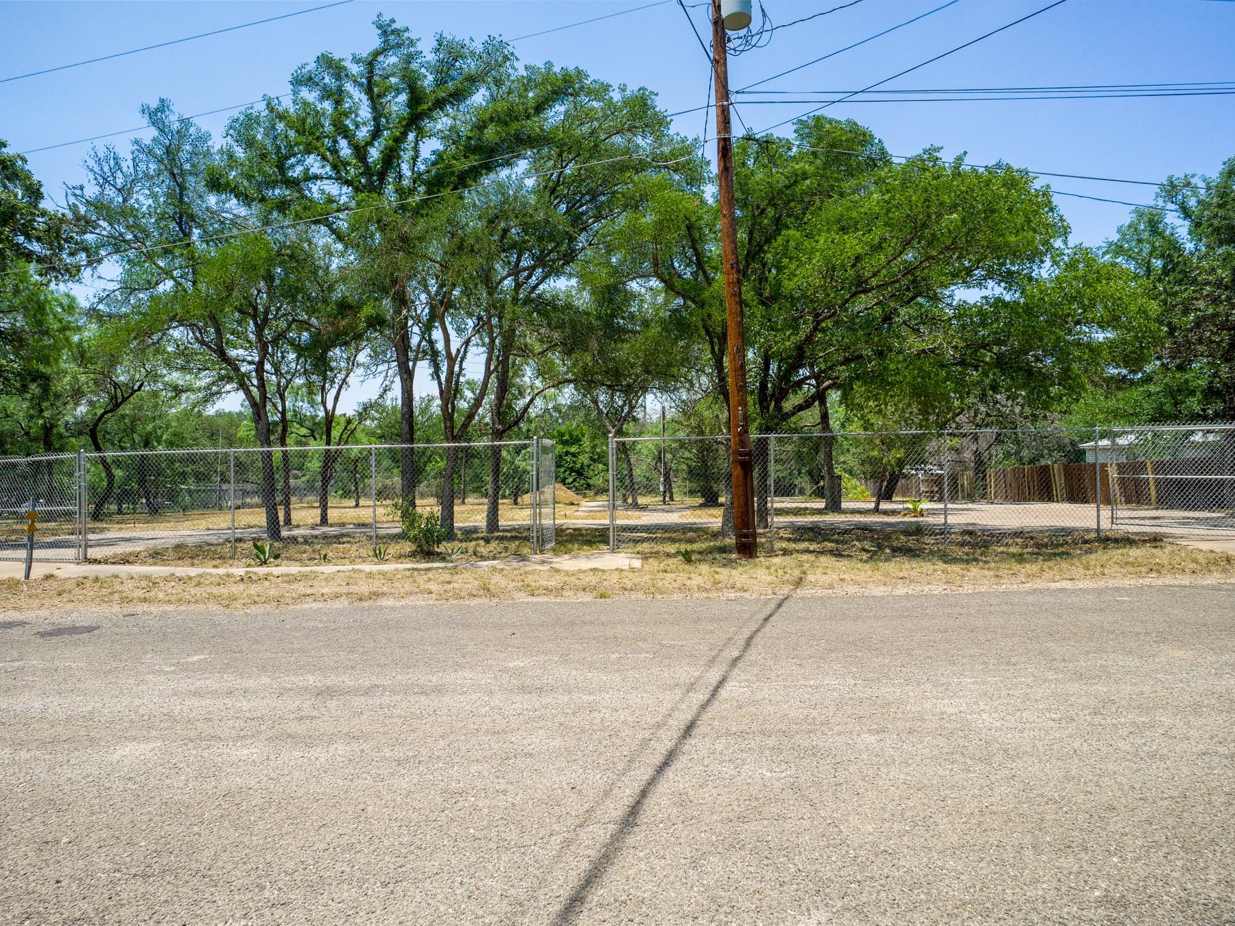 2805 Kingdom Dr, Marble Falls, TX 78654