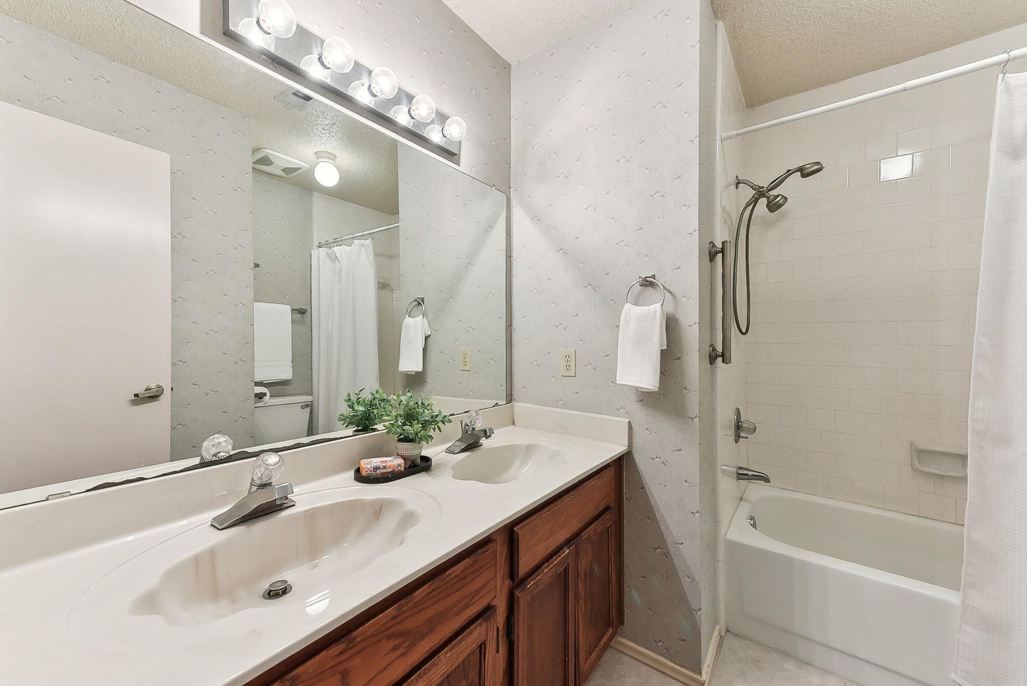 707 Clearwater Trl, Round Rock, TX 78664