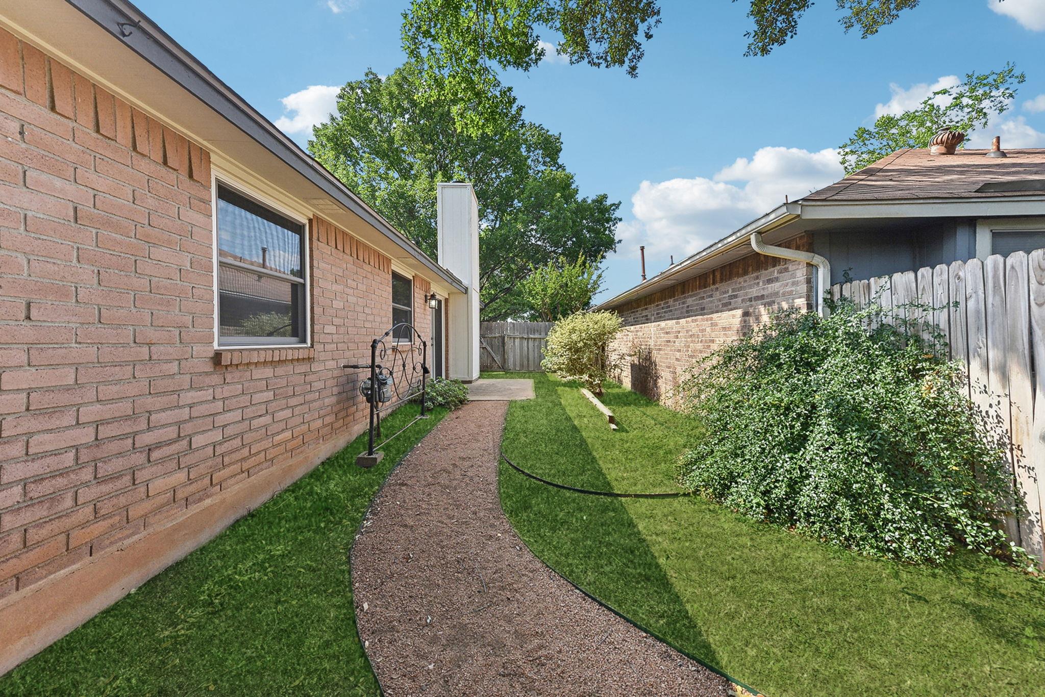 707 Clearwater Trl, Round Rock, TX 78664