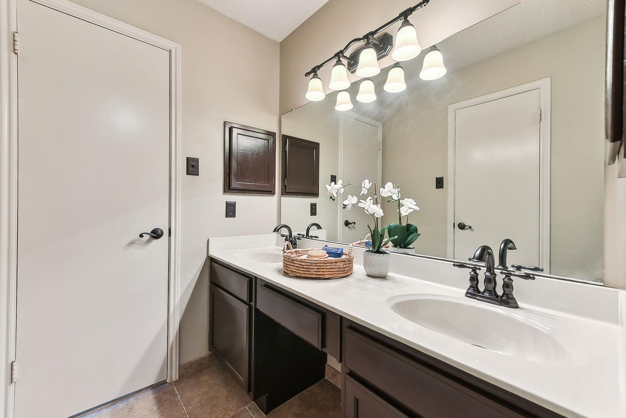 707 Clearwater Trl, Round Rock, TX 78664
