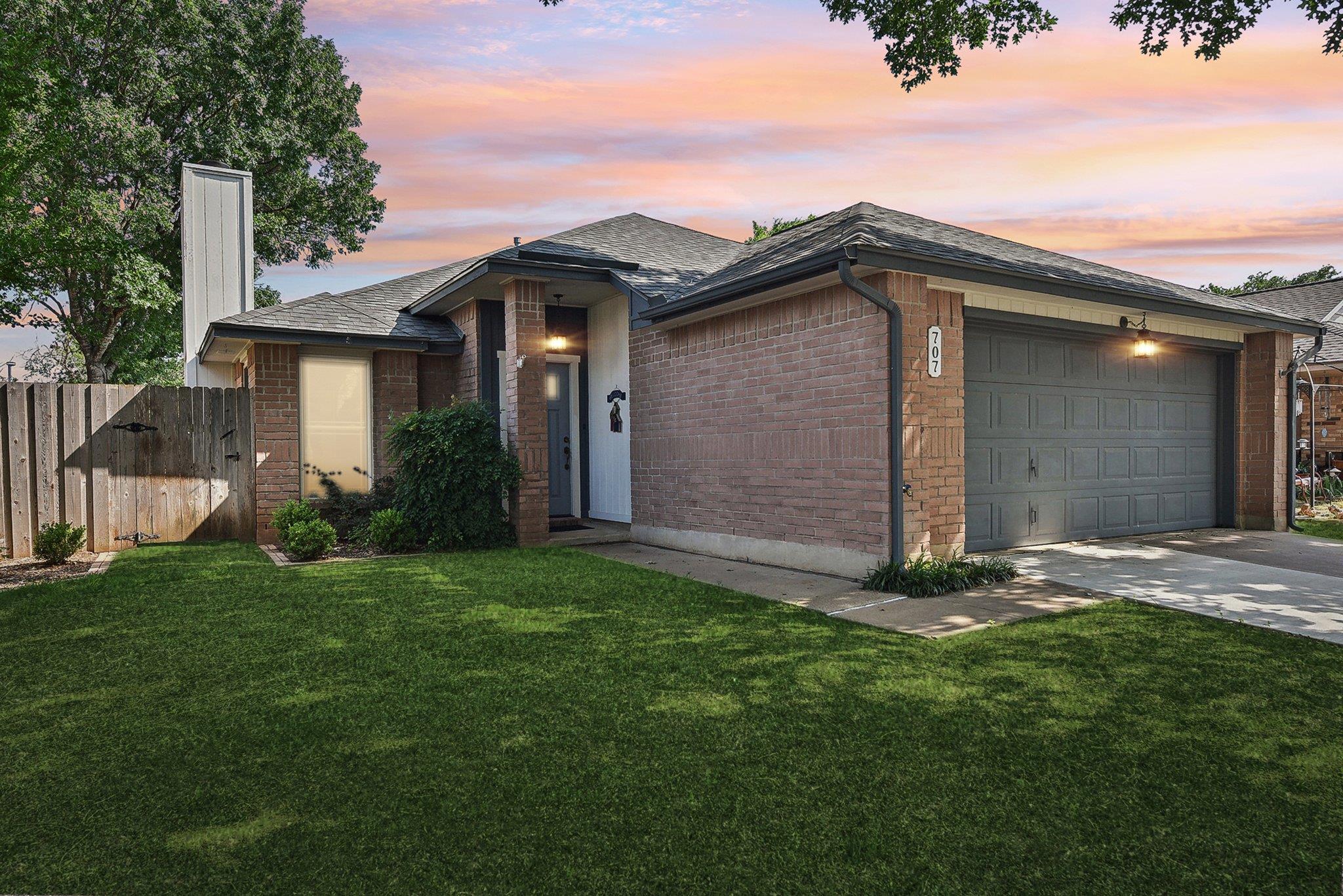 707 Clearwater Trl, Round Rock, TX 78664