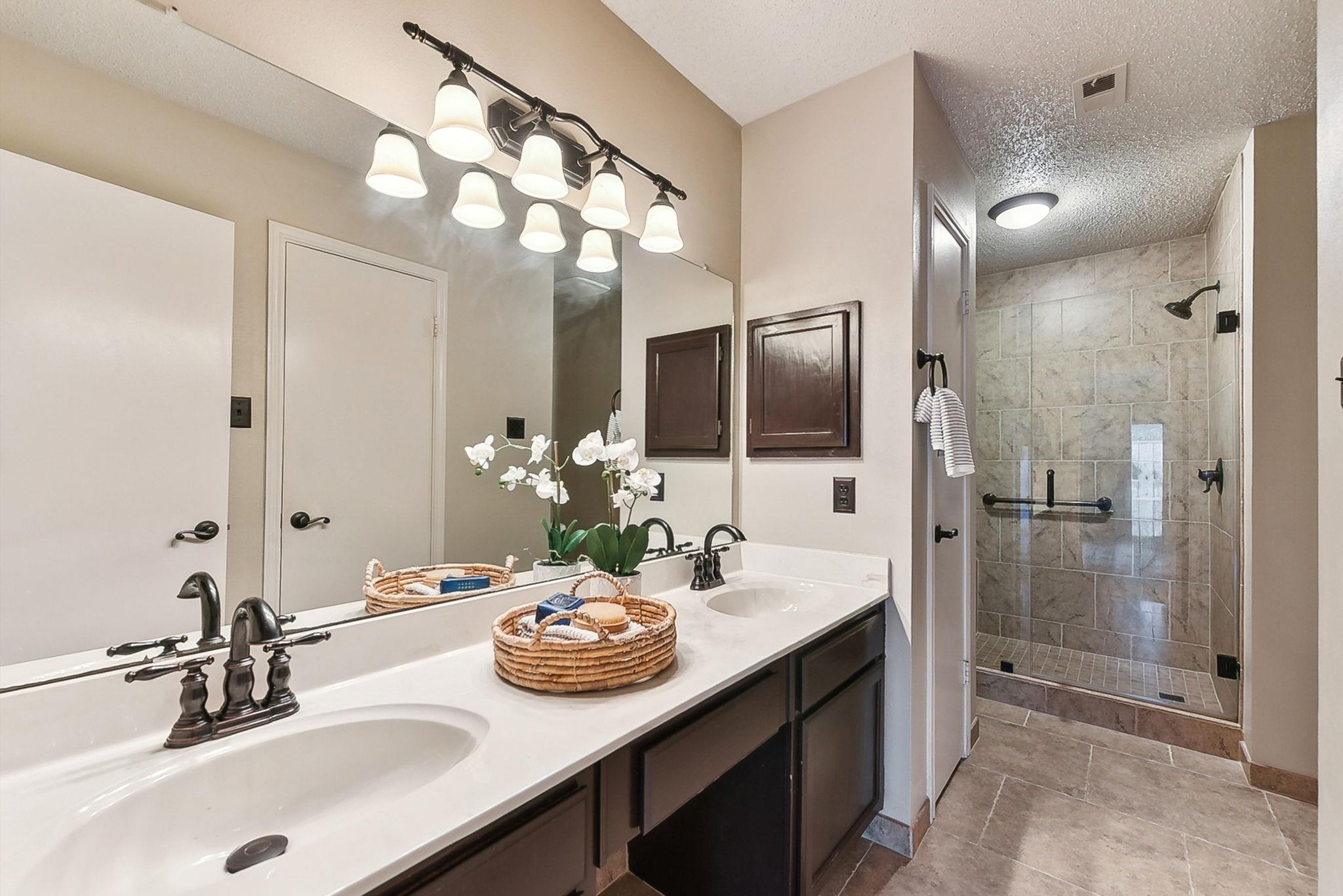707 Clearwater Trl, Round Rock, TX 78664