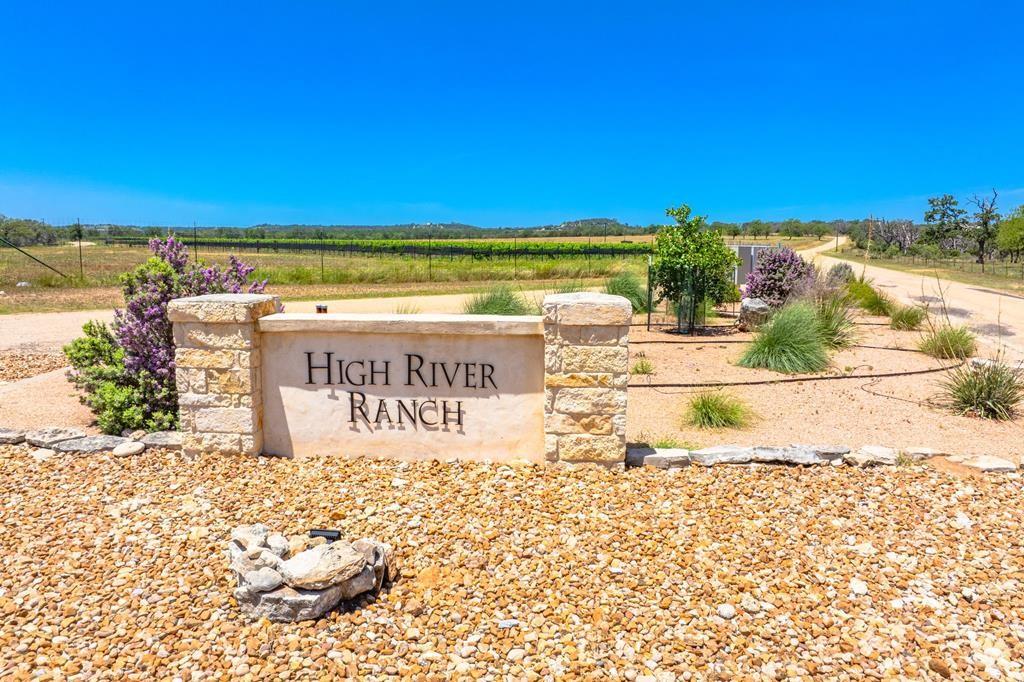 165 Highridge Ln, Fredericksburg, TX 78624