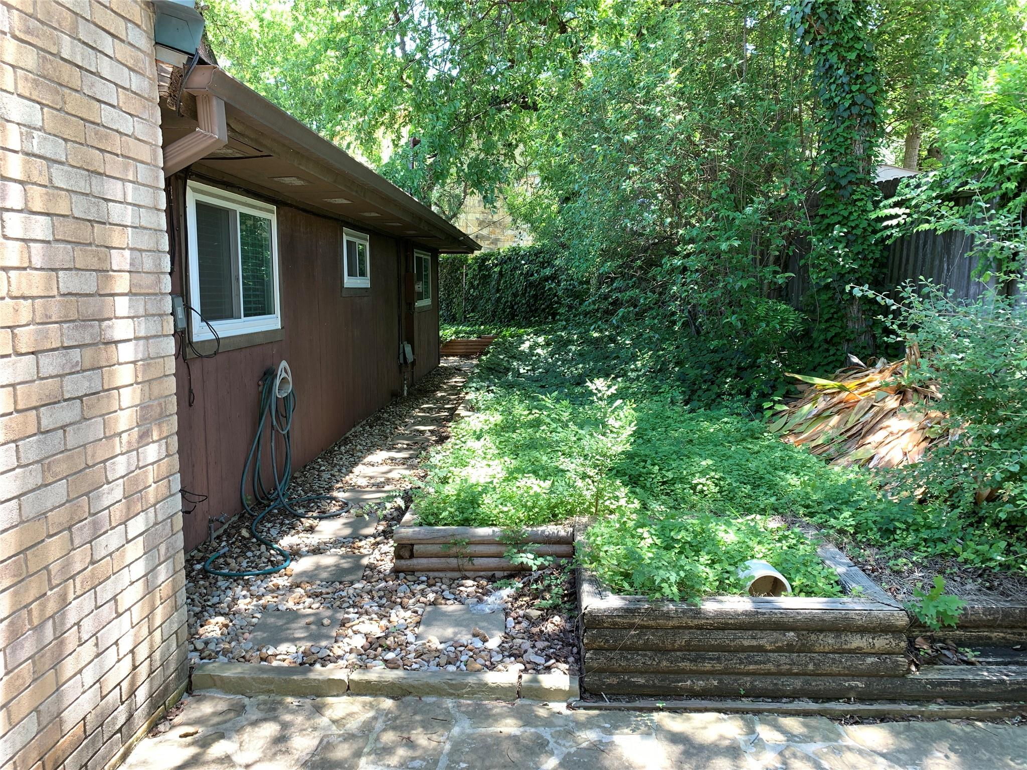 11207 Hidden Bluff Dr, Austin, TX 78754
