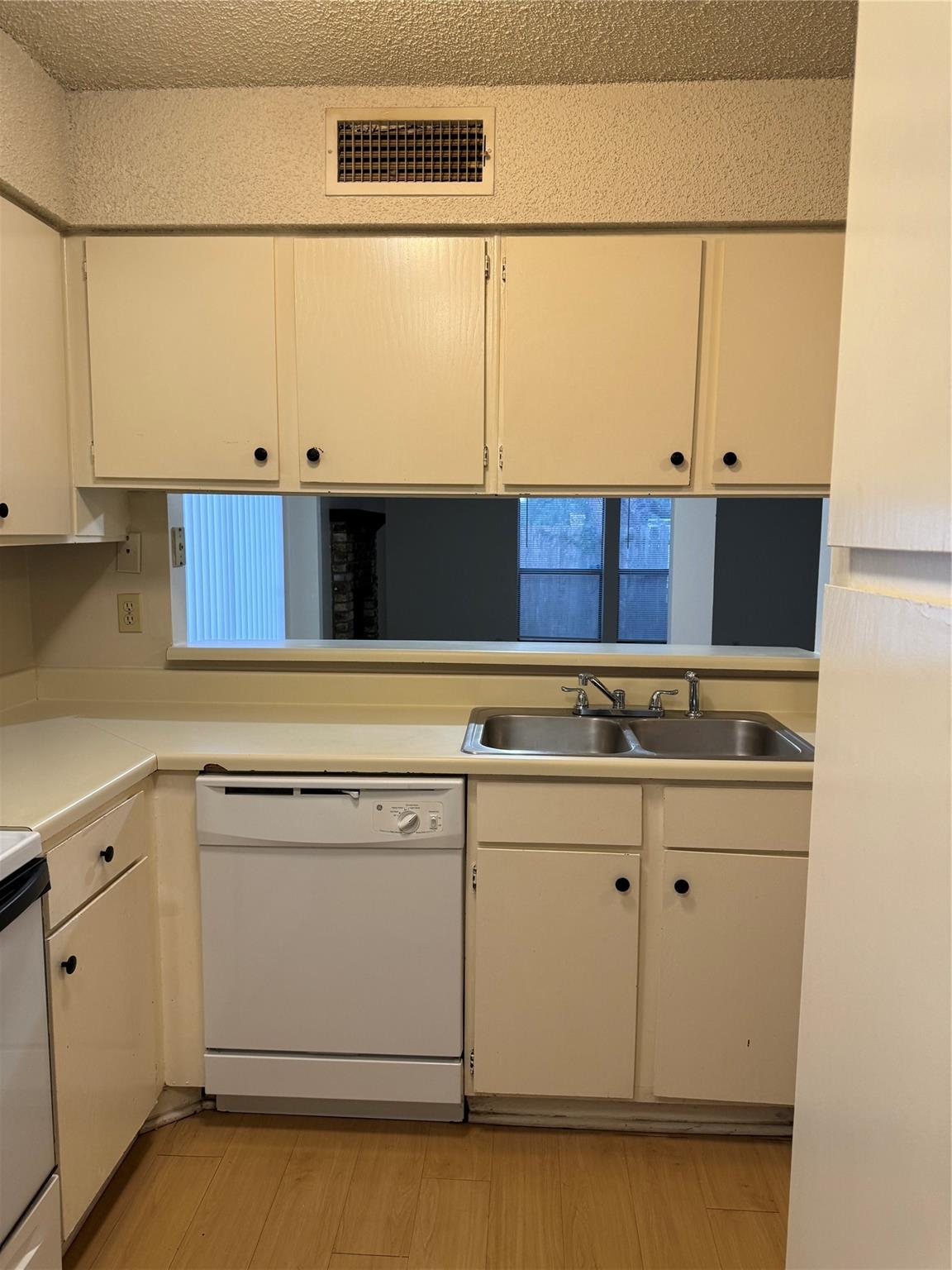 1400 Matthews Ln # A, Austin, TX 78745