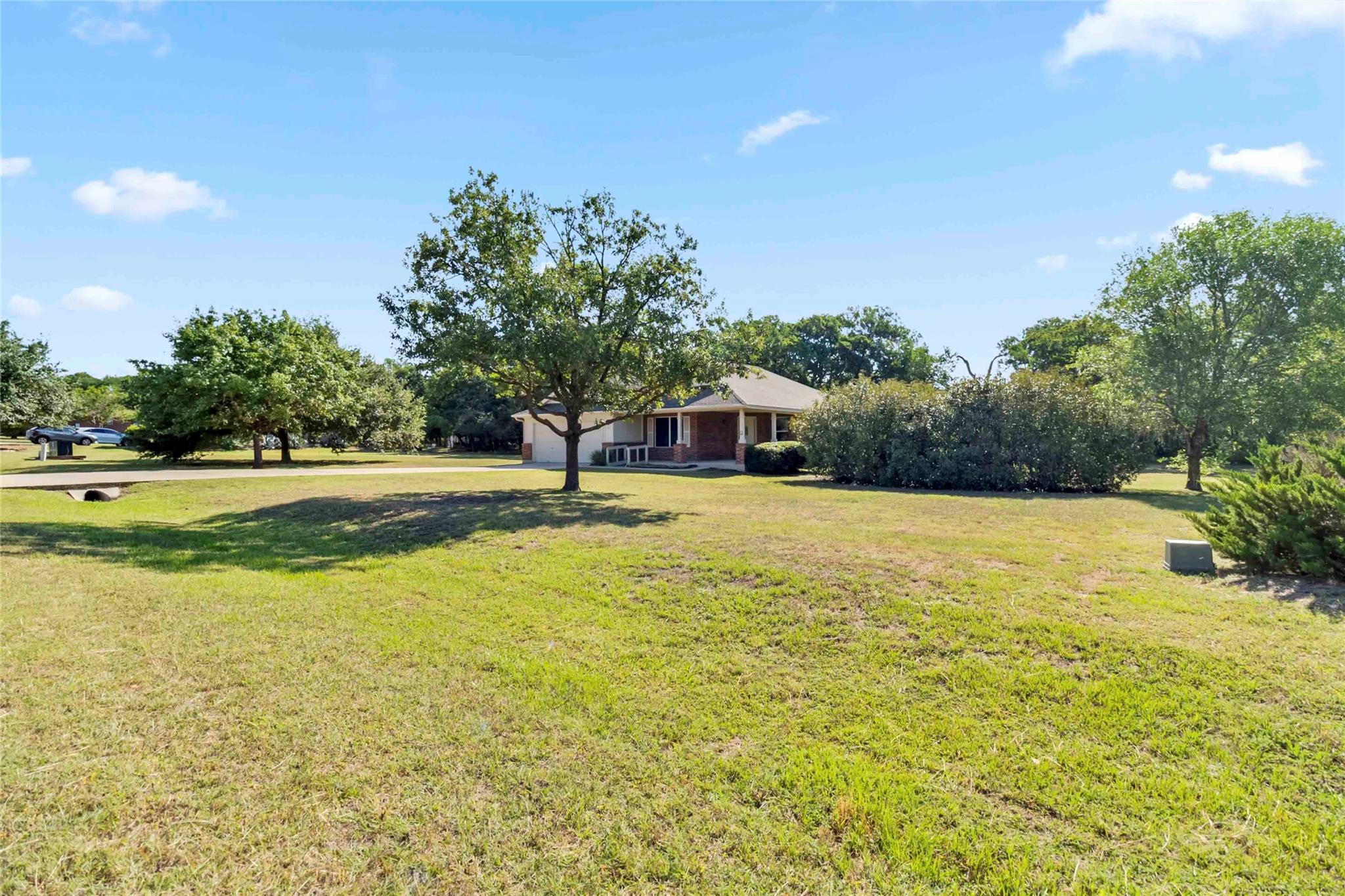 201 Murchison Dr, Cedar Creek, TX 78612