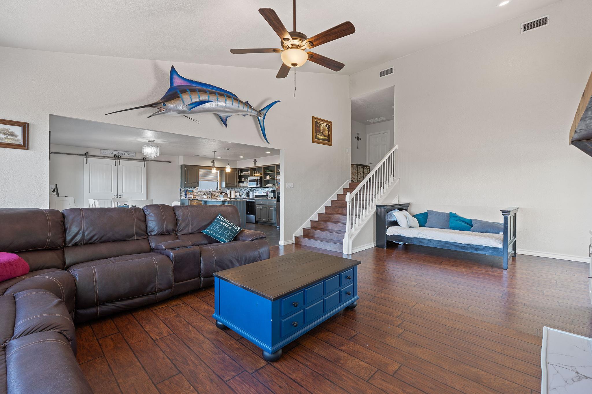156 Lakefront Dr, Point Venture, TX 78645