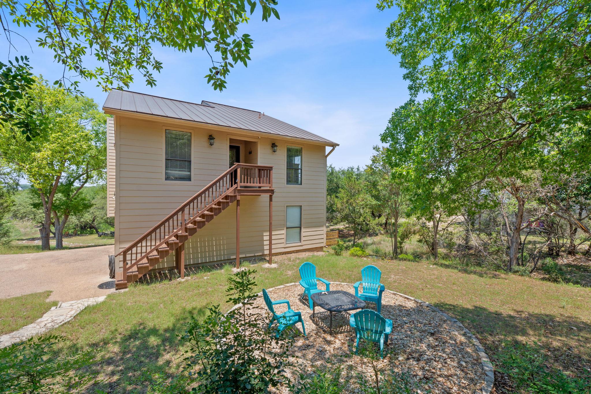 156 Lakefront Dr, Point Venture, TX 78645