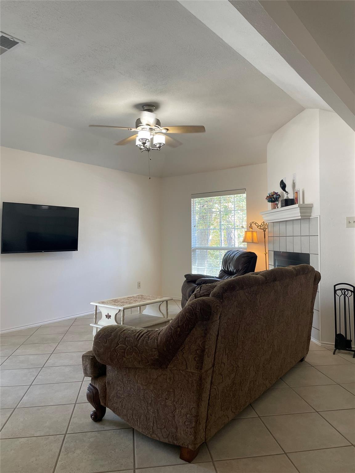 110 N Kanaio Dr # B, Bastrop, TX 78602