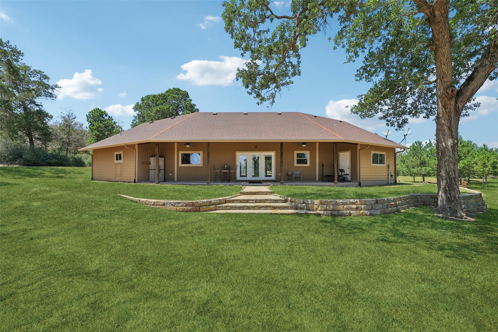 129 Country Air Dr, Bastrop, TX 78602