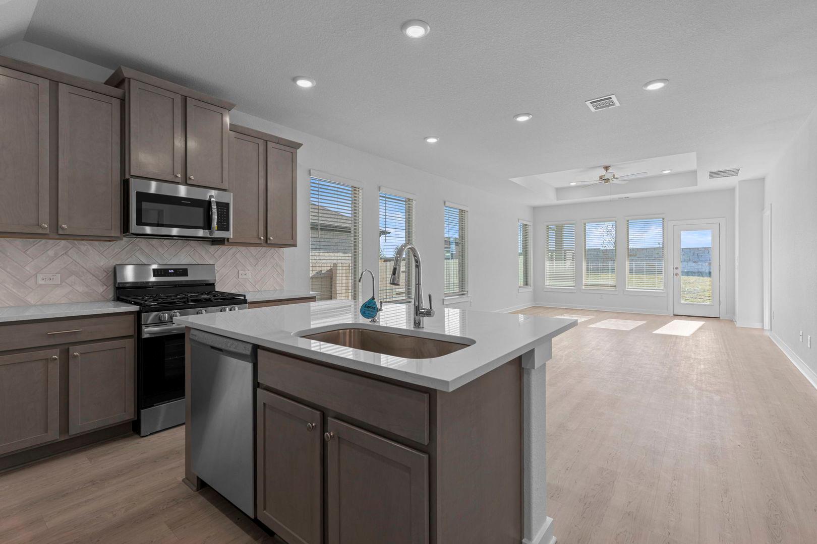 408 Bloomington Loop, Hutto, TX 78634