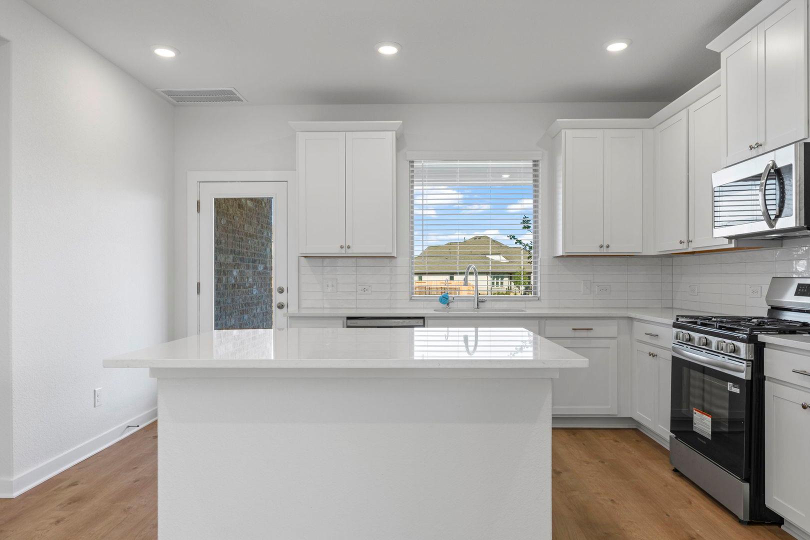 501 Bloomington Loop, Hutto, TX 78634