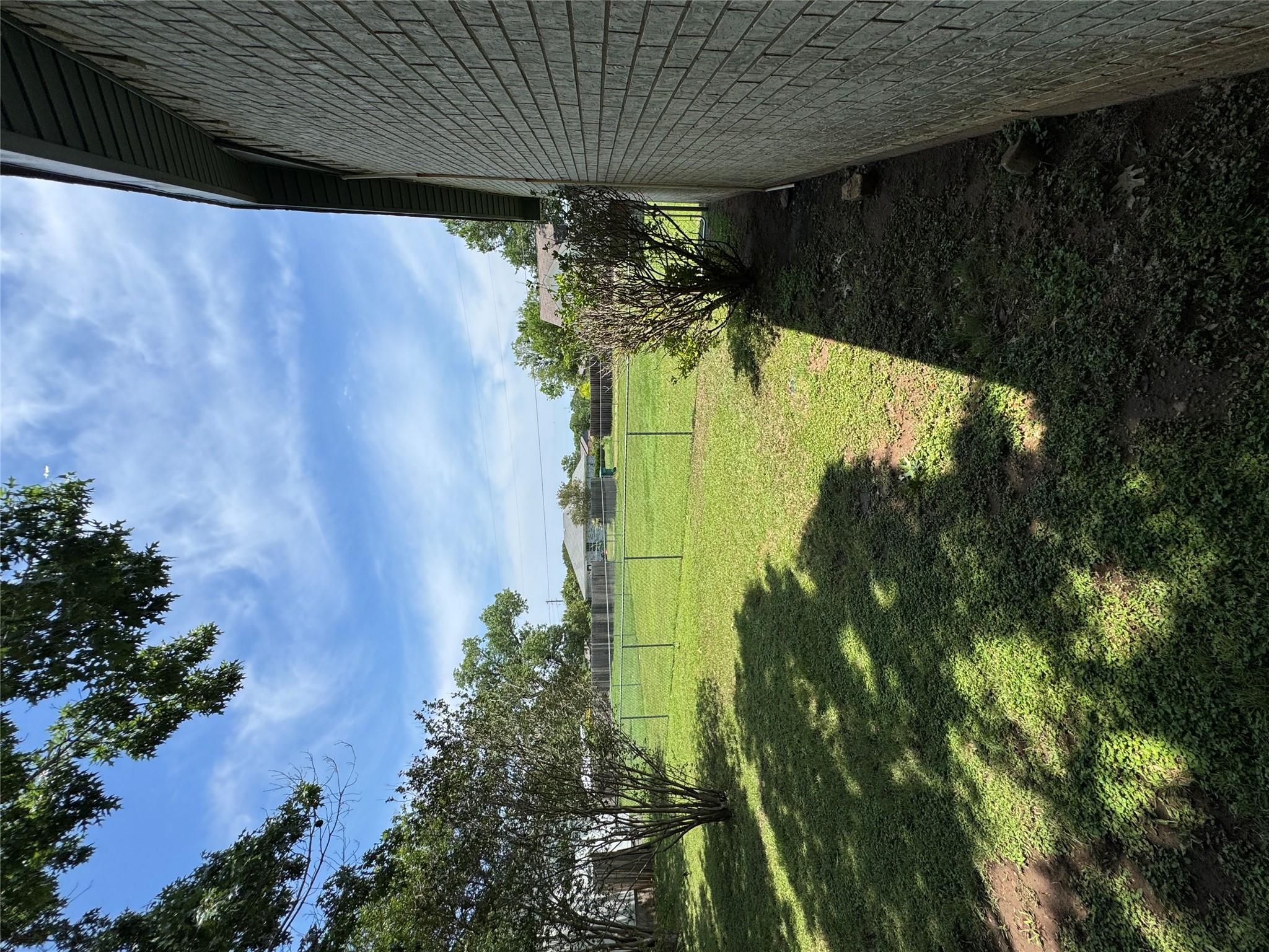 405 Lynch St, Smithville, TX 78957