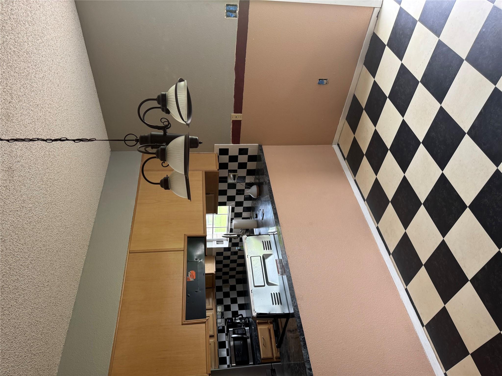 405 Lynch St, Smithville, TX 78957