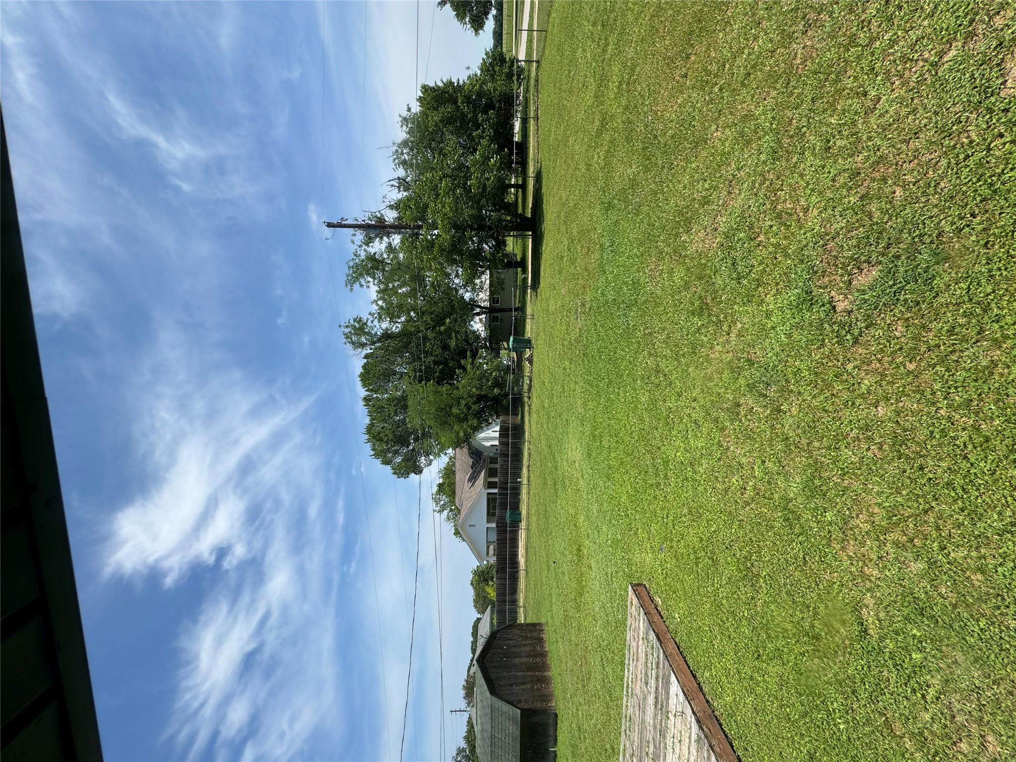 405 Lynch St, Smithville, TX 78957