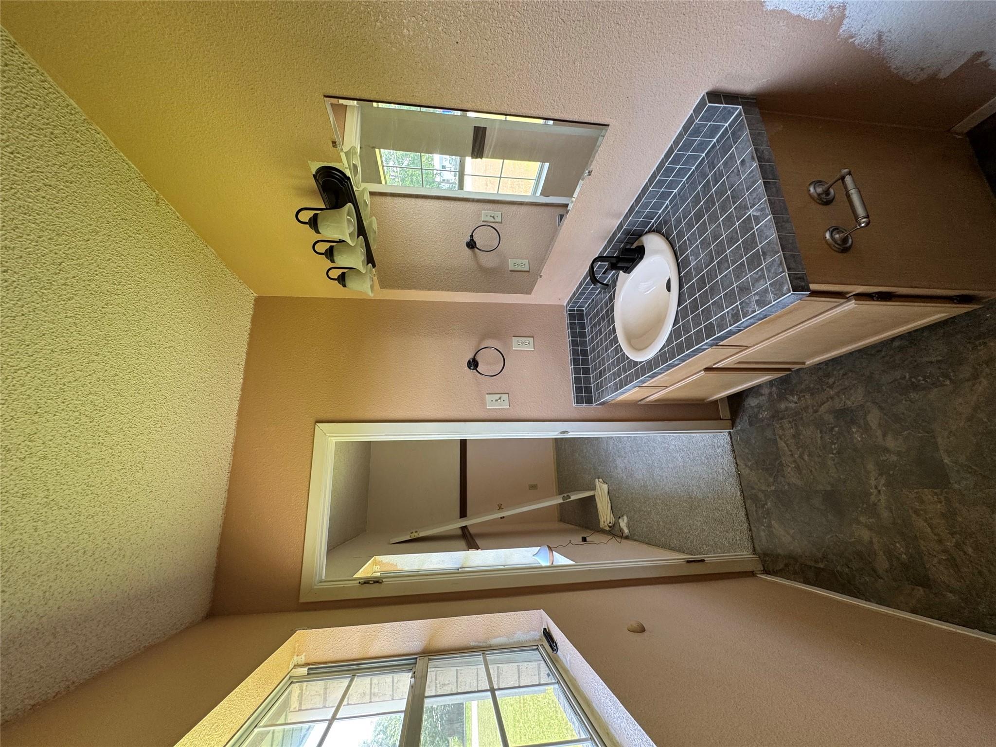 405 Lynch St, Smithville, TX 78957