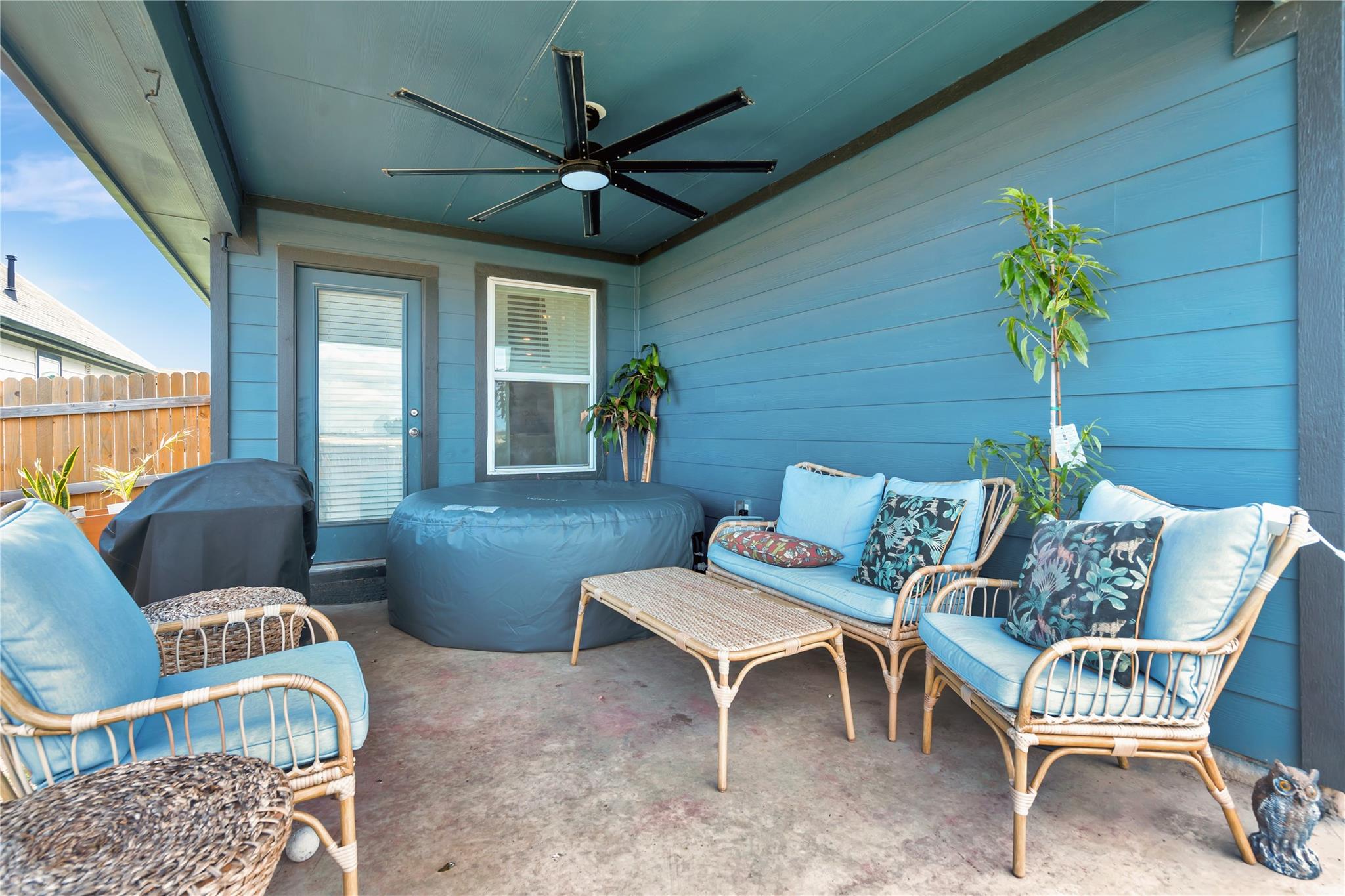 225 Sweetwater Creek Ln, Hutto, TX 78634