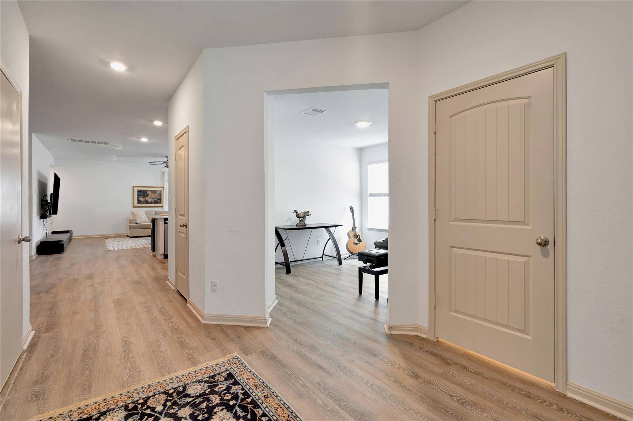 225 Sweetwater Creek Ln, Hutto, TX 78634