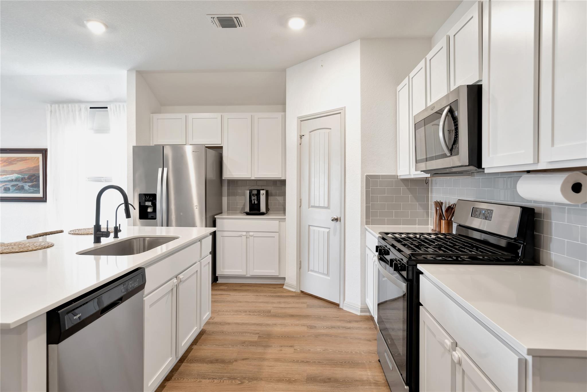 225 Sweetwater Creek Ln, Hutto, TX 78634