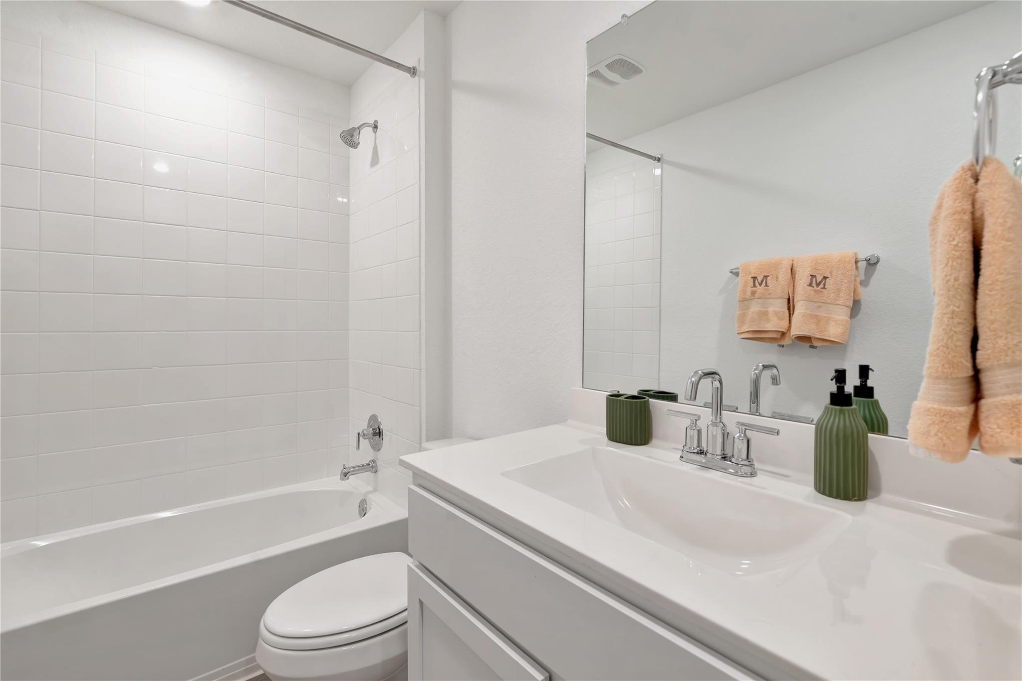 225 Sweetwater Creek Ln, Hutto, TX 78634