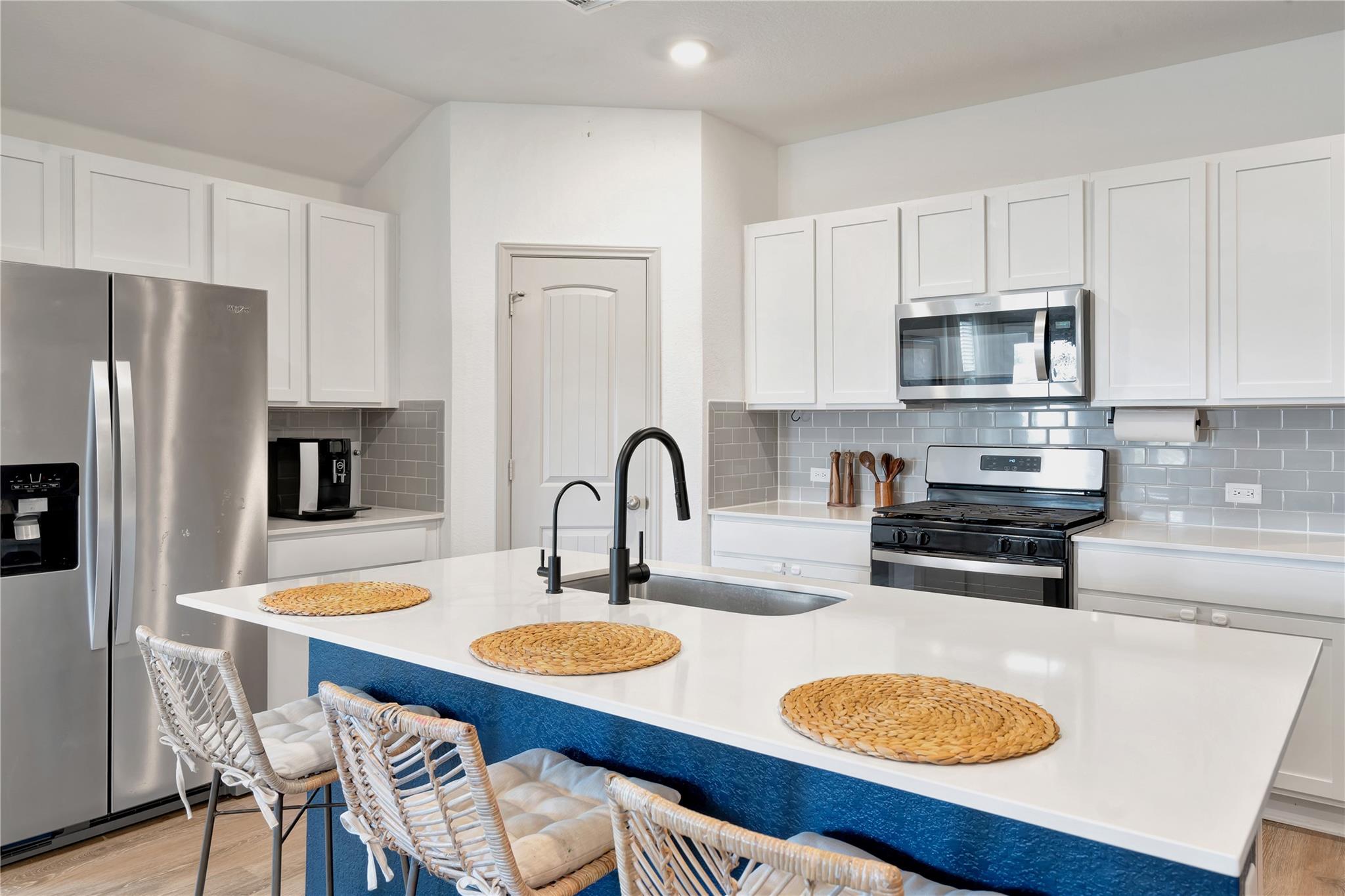 225 Sweetwater Creek Ln, Hutto, TX 78634