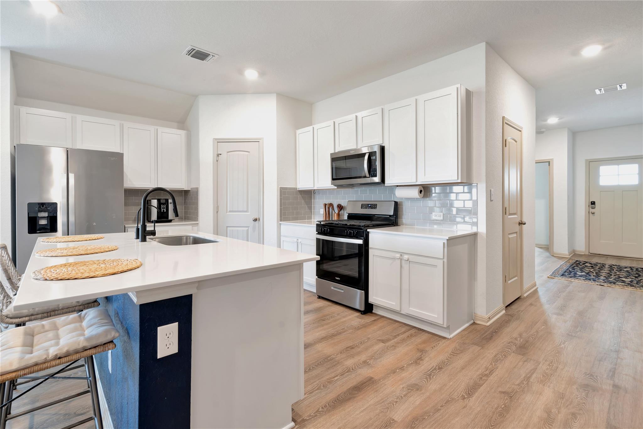 225 Sweetwater Creek Ln, Hutto, TX 78634