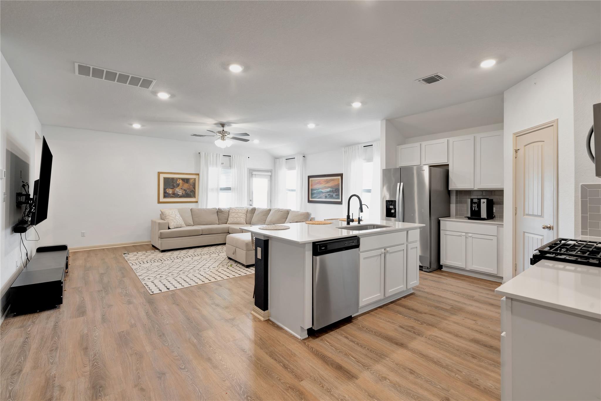 225 Sweetwater Creek Ln, Hutto, TX 78634