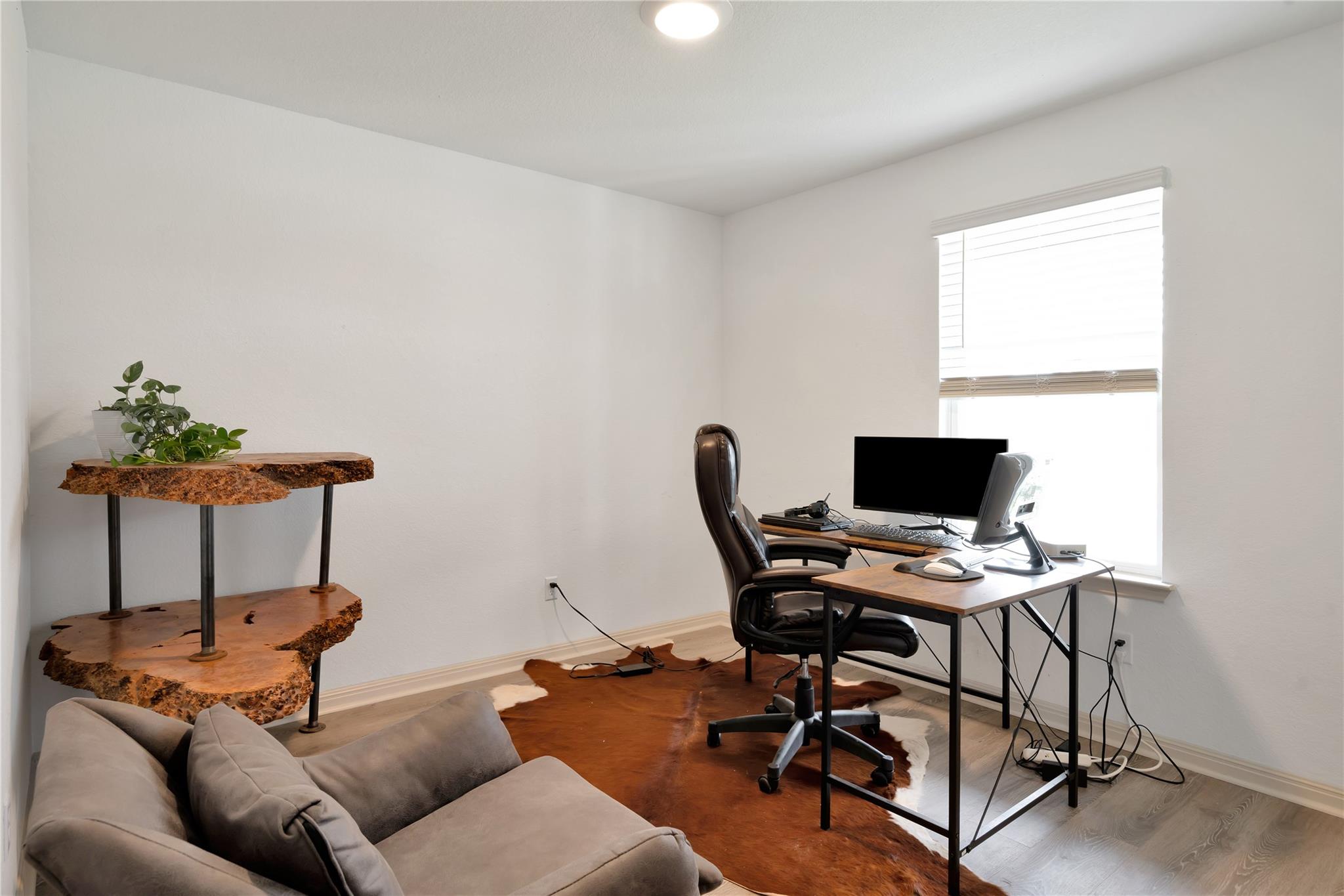 225 Sweetwater Creek Ln, Hutto, TX 78634