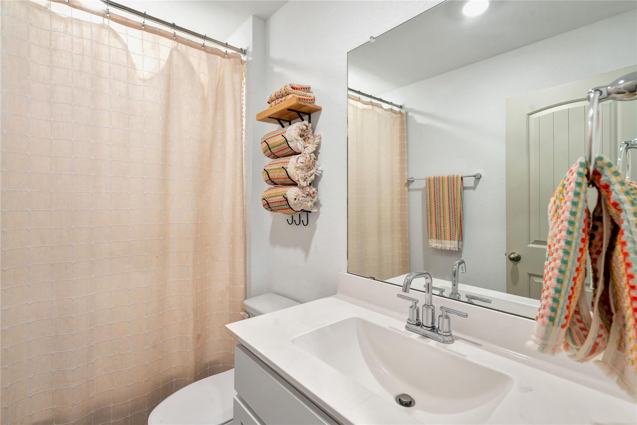 225 Sweetwater Creek Ln, Hutto, TX 78634