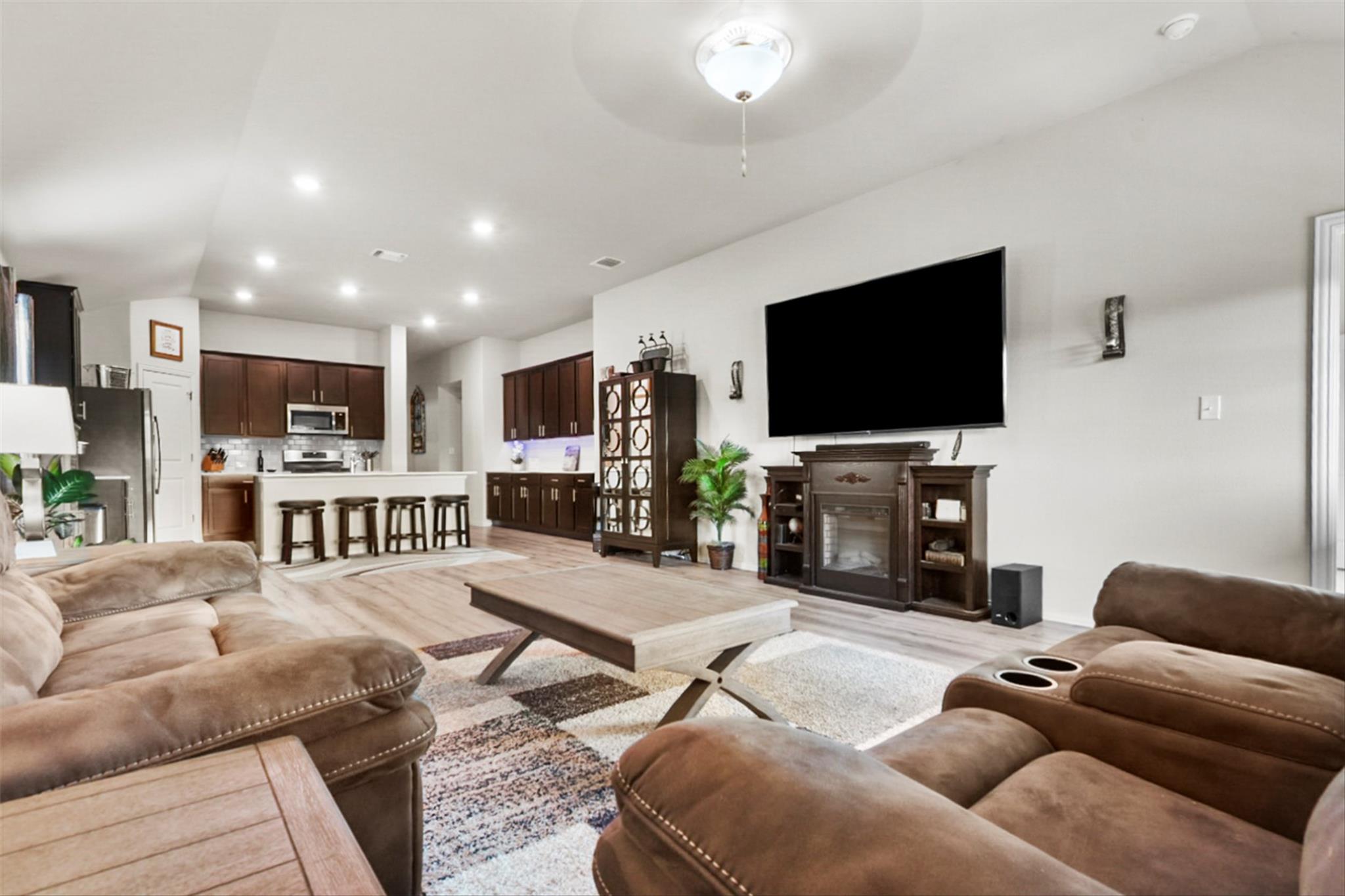 320 Bright Star Ln, Georgetown, TX 78628