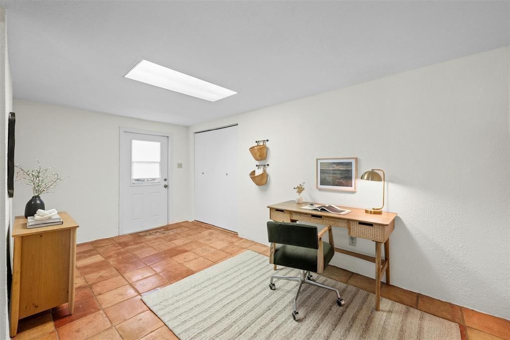 4610 S 1st St, Austin, TX 78745