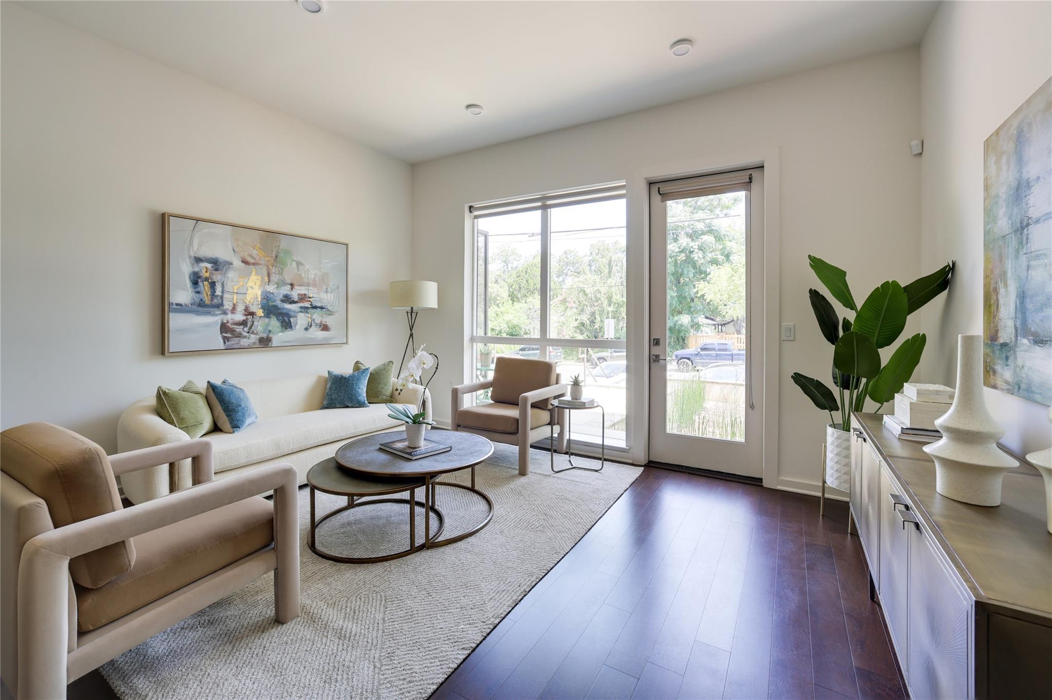 207 W Johanna St # 102, Austin, TX 78704