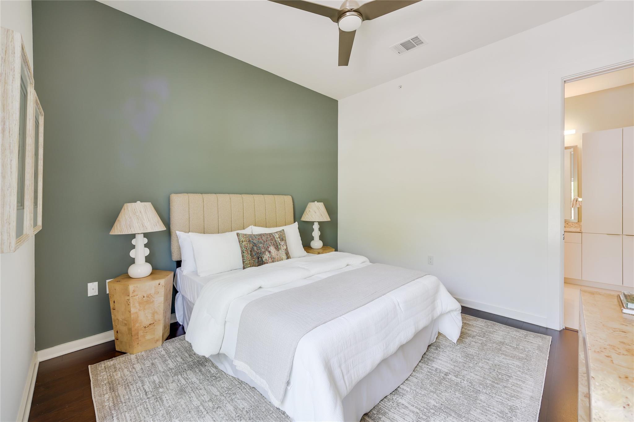 207 W Johanna St # 102, Austin, TX 78704