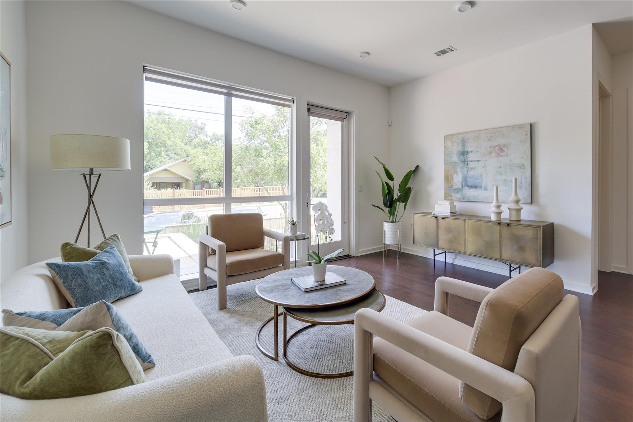 207 W Johanna St # 102, Austin, TX 78704