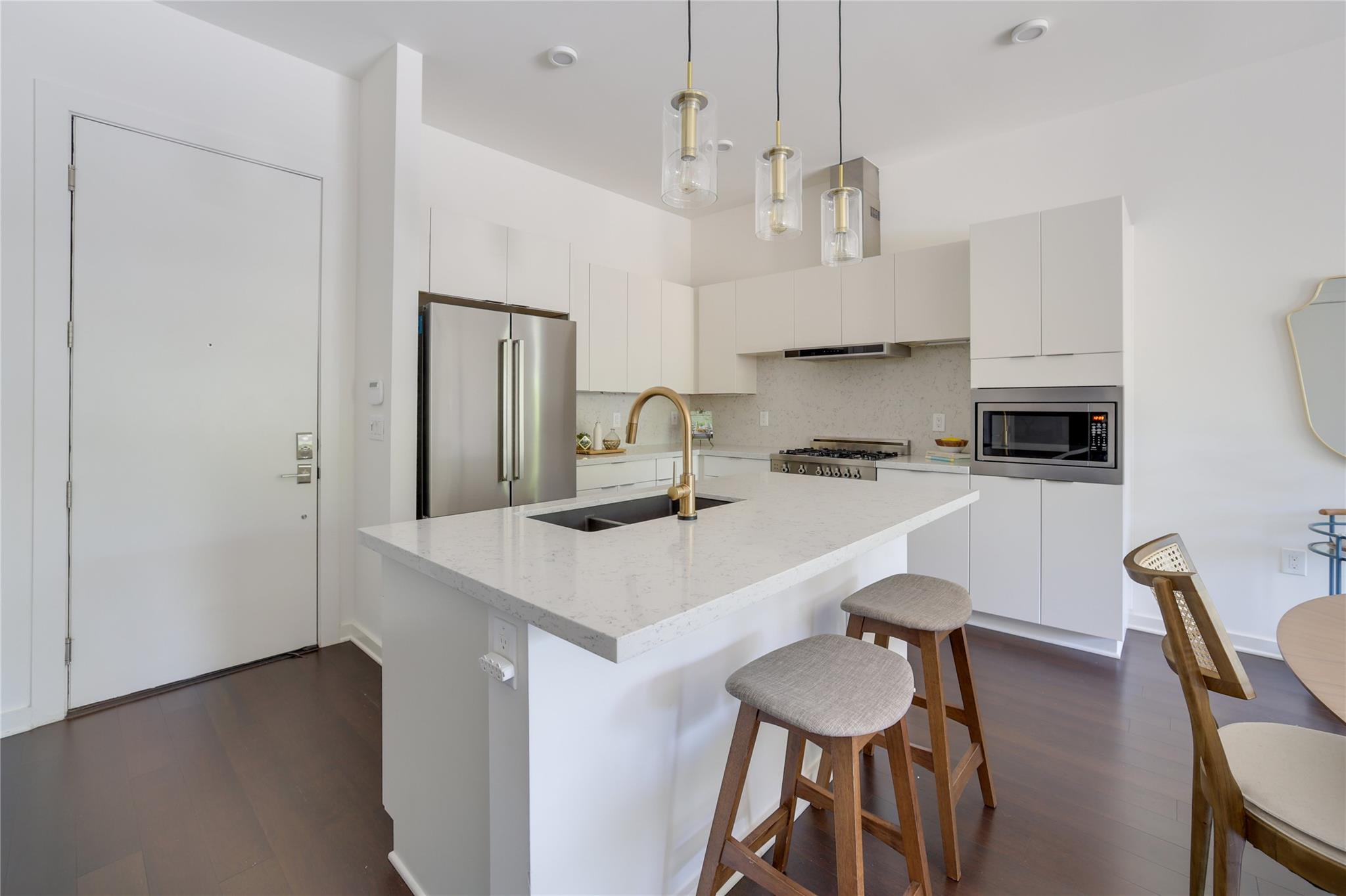 207 W Johanna St # 102, Austin, TX 78704