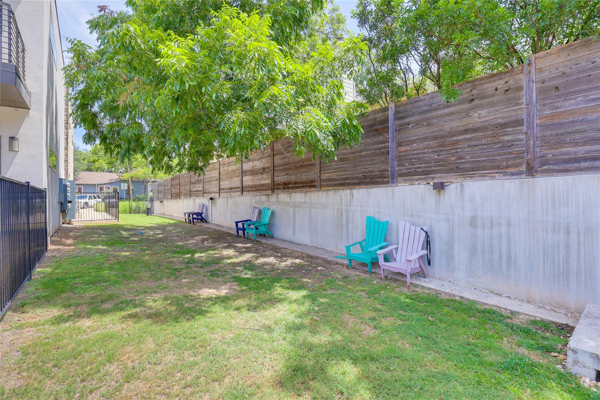 207 W Johanna St # 102, Austin, TX 78704