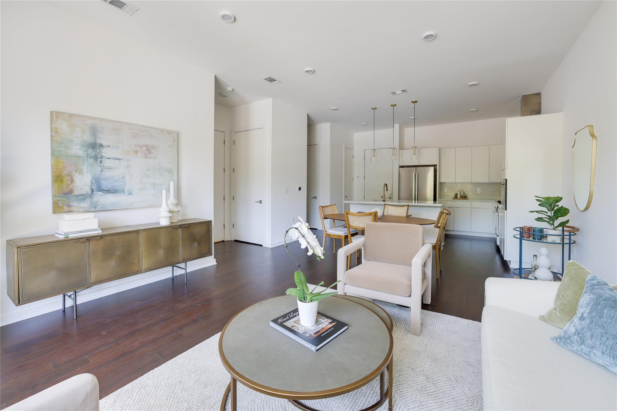 207 W Johanna St # 102, Austin, TX 78704