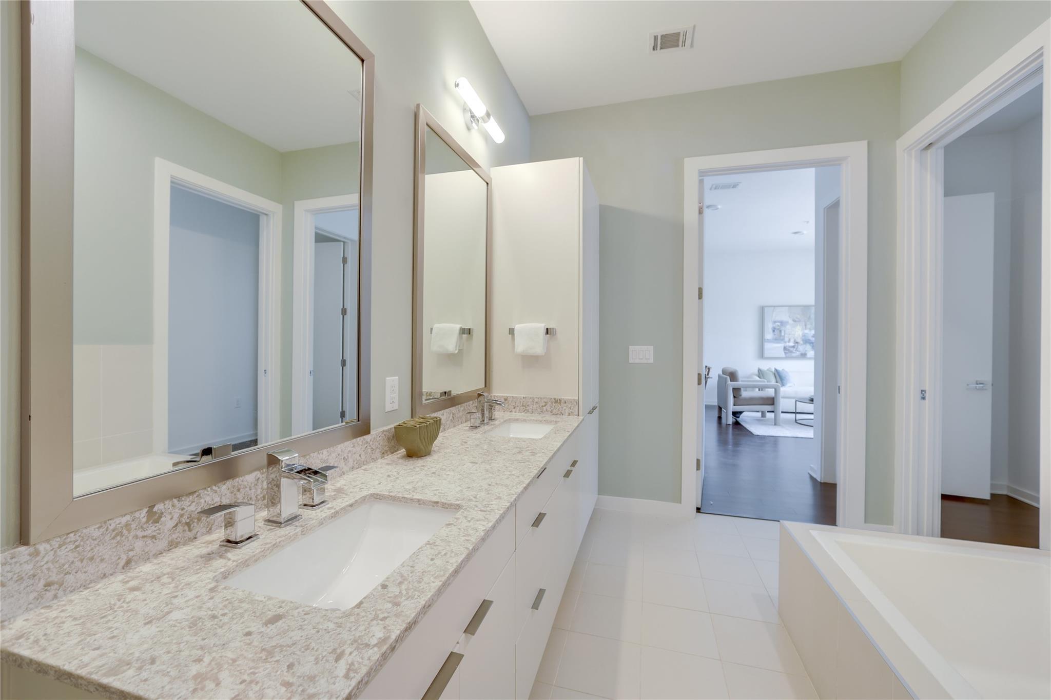 207 W Johanna St # 102, Austin, TX 78704