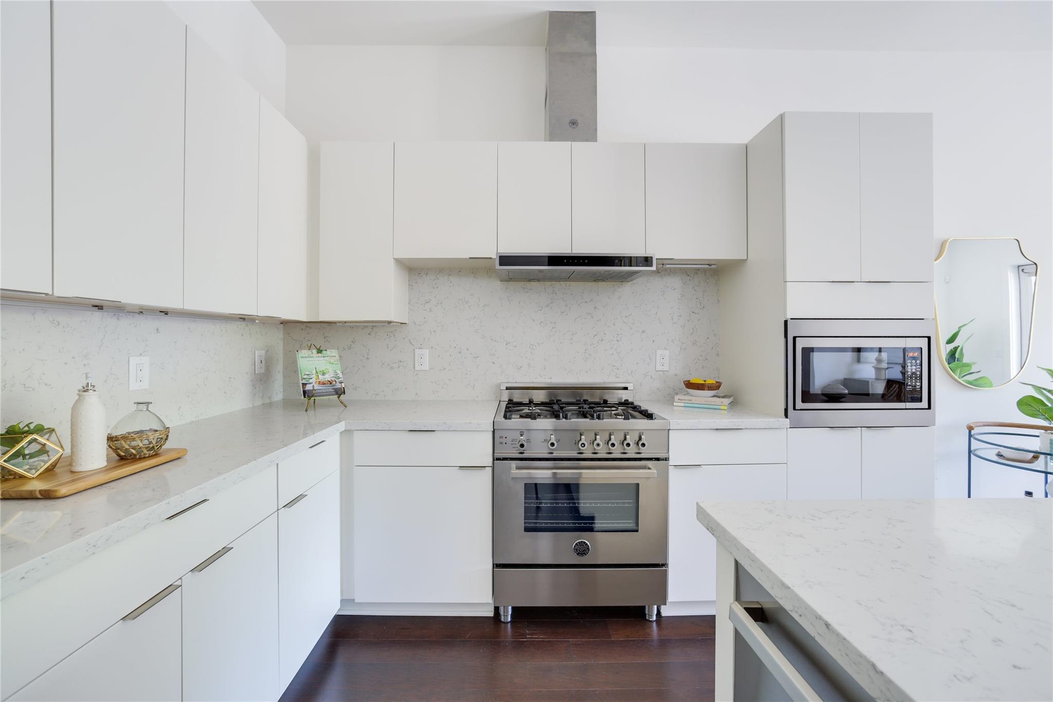 207 W Johanna St # 102, Austin, TX 78704