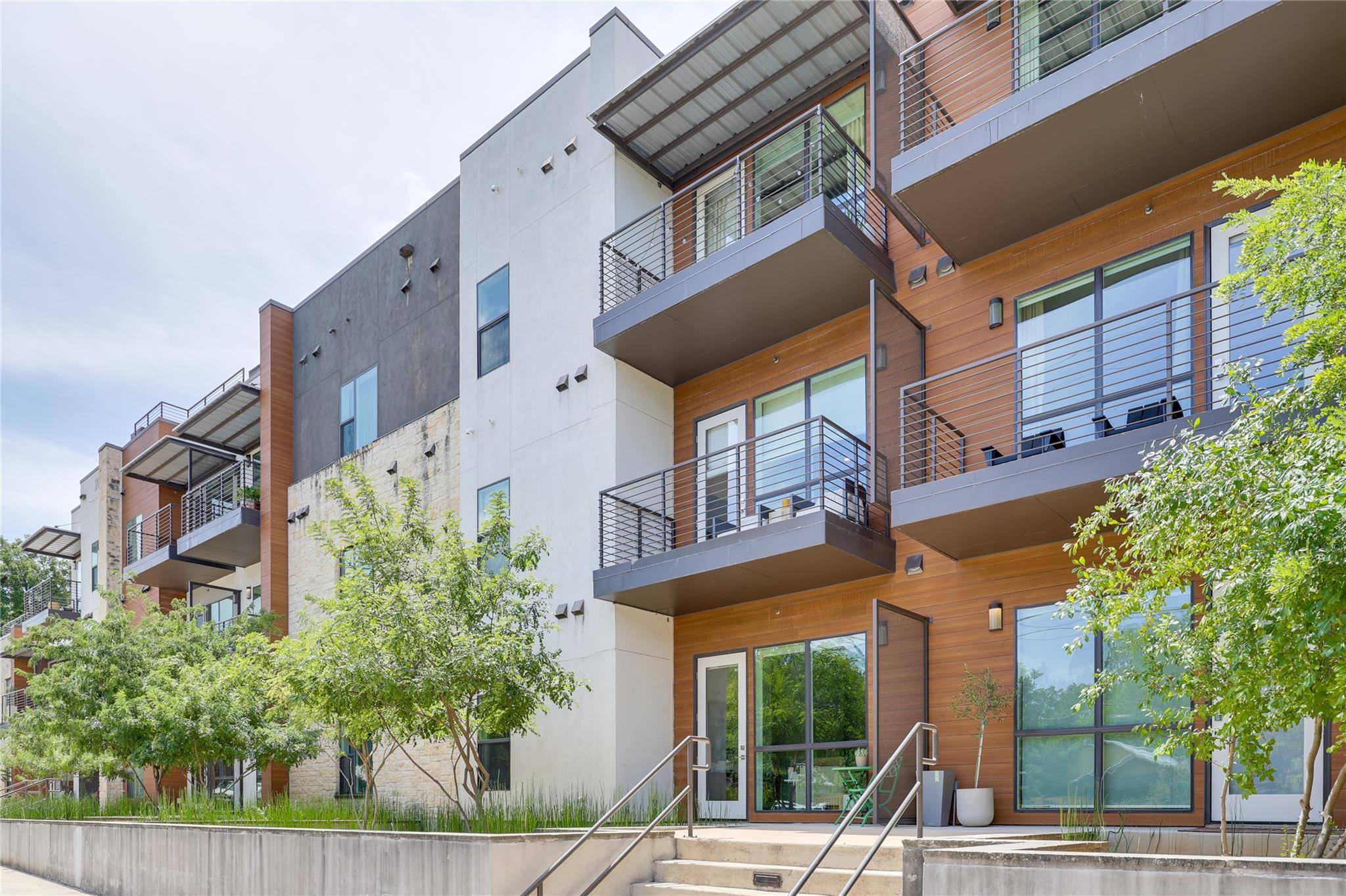 207 W Johanna St # 102, Austin, TX 78704